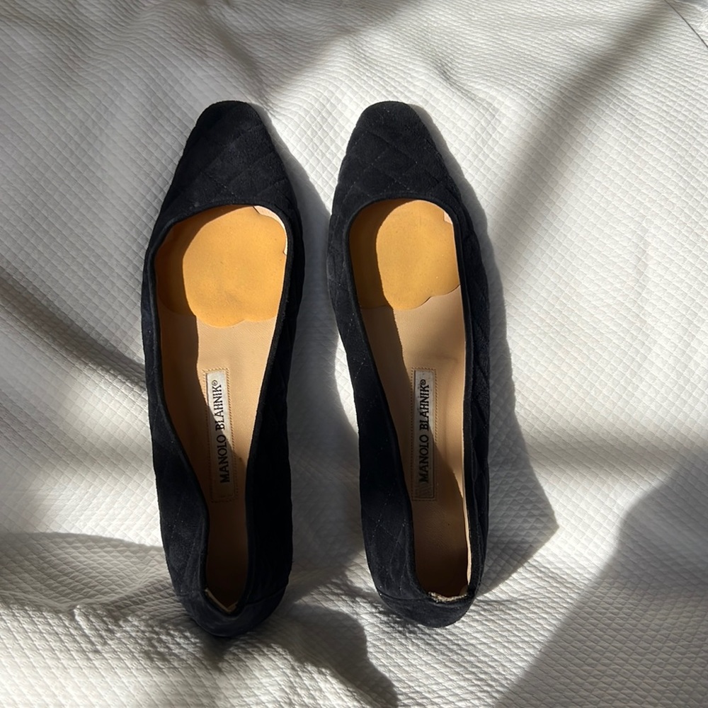 Manolo Blahnik Classic suede Flat